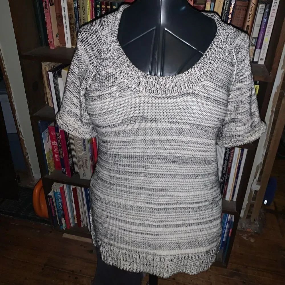 CAbi variegated S black and white scoop neck short sleeve sweater